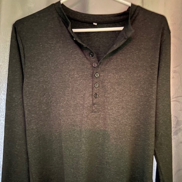 Black long sleeve shirt - Picture 1 of 3